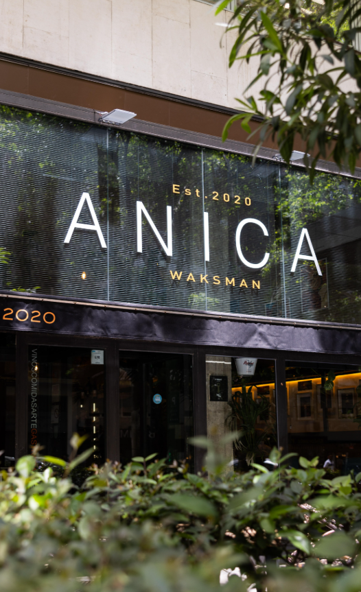 Fachada de Anica en la calle Profesor Waksman, 5, Madrid