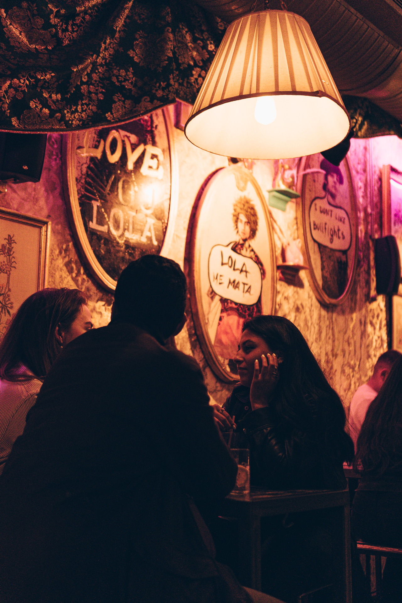 Cena mixta para desconocidos